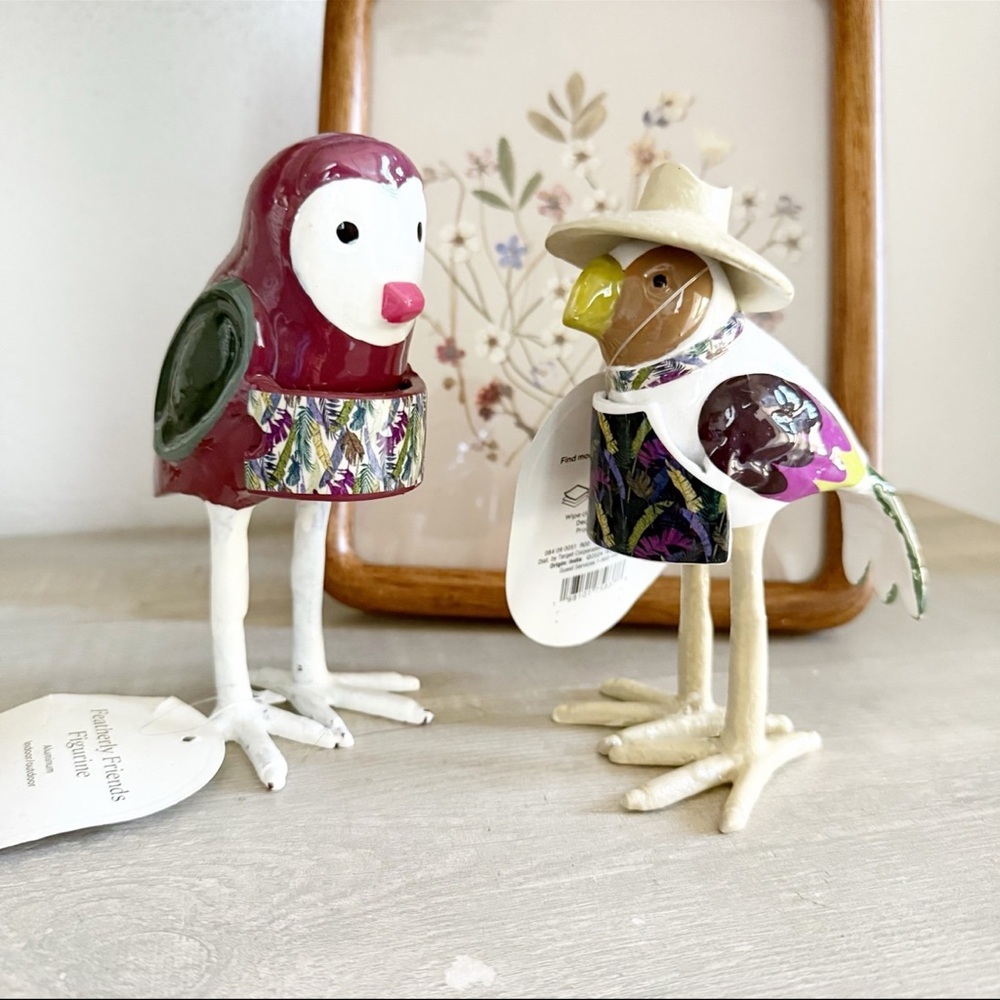 NWT Threshold Featherly Friend Statuary Outdoor Aluminum Bird Figurine